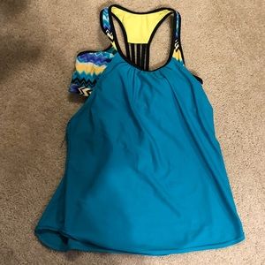 Athletic two-in-one top